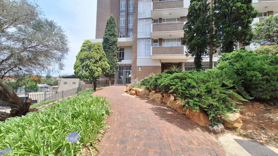 To Let 2 Bedroom Property for Rent in Constantia Kloof Gauteng