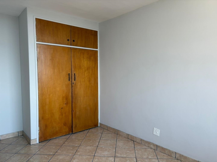To Let 2 Bedroom Property for Rent in Constantia Kloof Gauteng