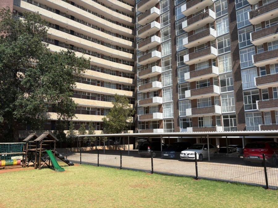 To Let 2 Bedroom Property for Rent in Constantia Kloof Gauteng