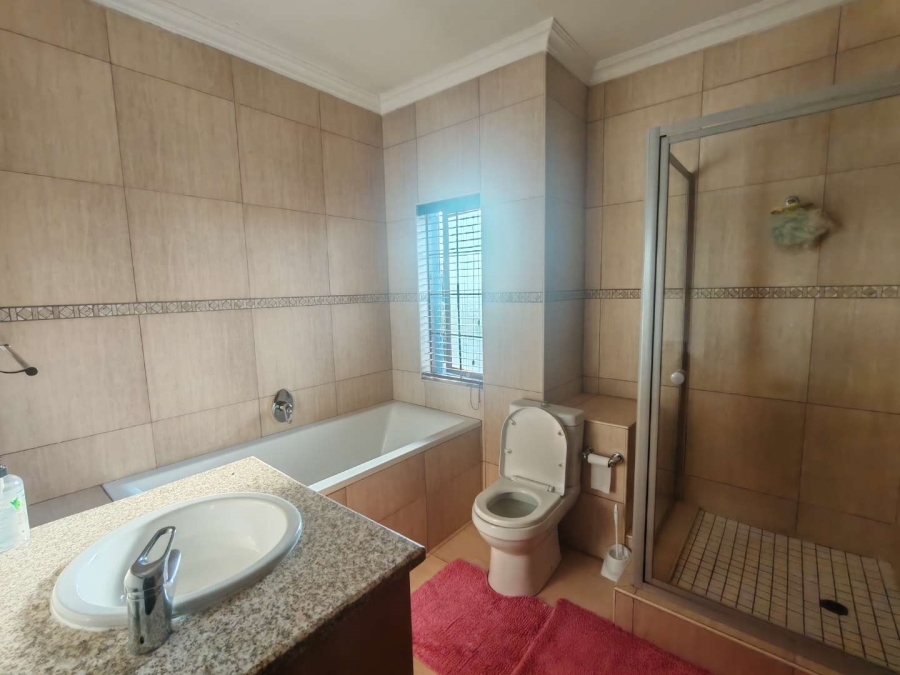 4 Bedroom Property for Sale in Wierdapark Gauteng