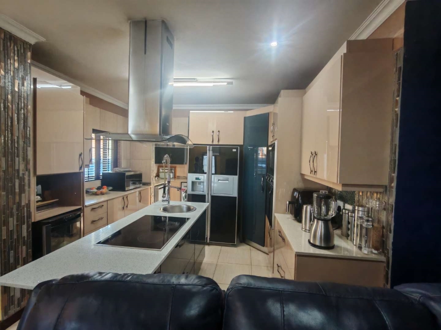 4 Bedroom Property for Sale in Wierdapark Gauteng