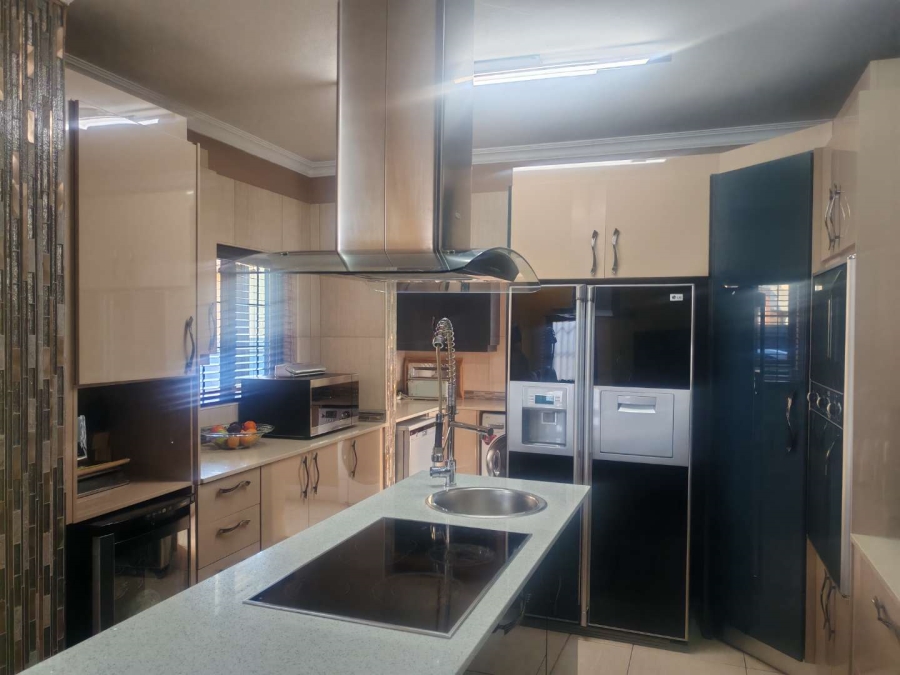 4 Bedroom Property for Sale in Wierdapark Gauteng