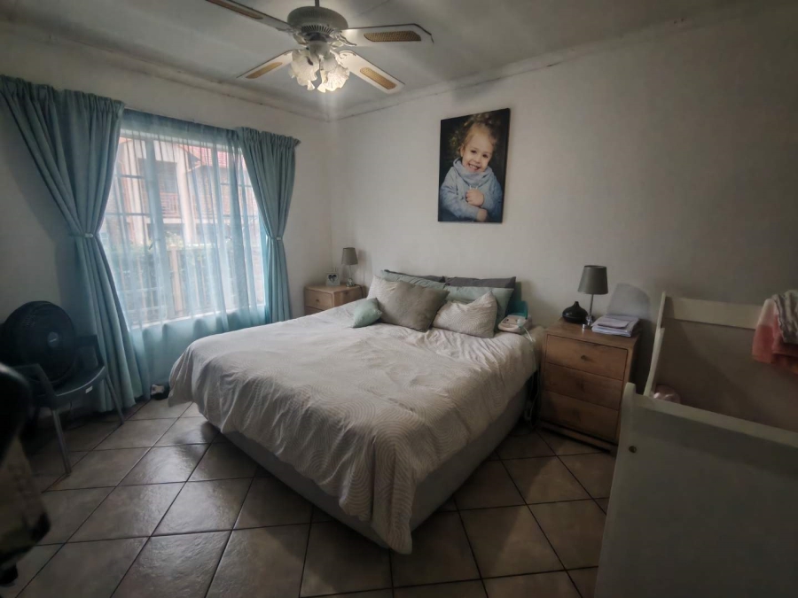 2 Bedroom Property for Sale in Rooihuiskraal North Gauteng