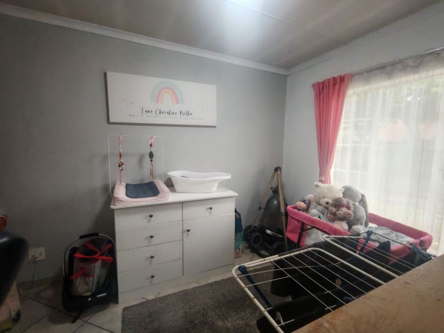 2 Bedroom Property for Sale in Rooihuiskraal North Gauteng