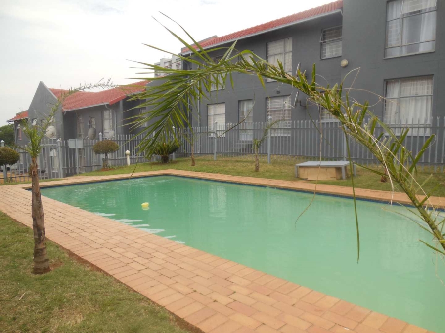 2 Bedroom Property for Sale in La Montagne Gauteng