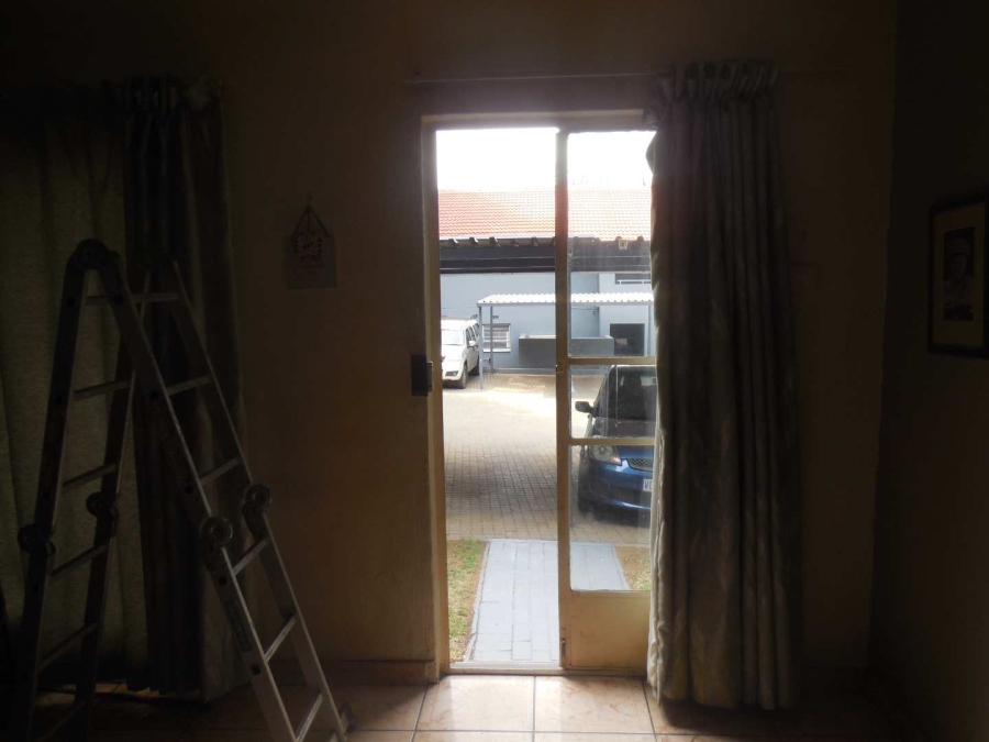 2 Bedroom Property for Sale in La Montagne Gauteng