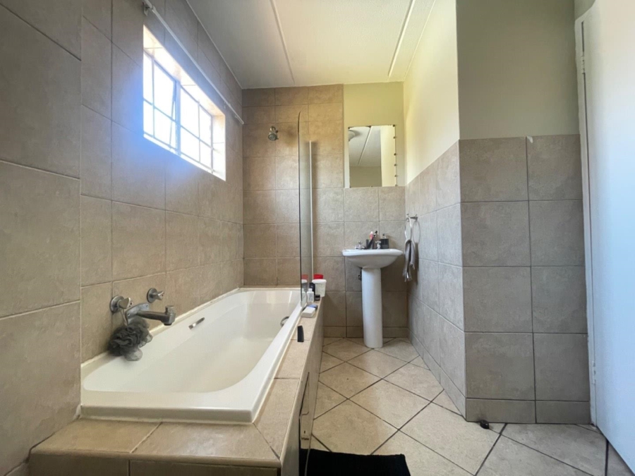 1 Bedroom Property for Sale in Terenure Gauteng