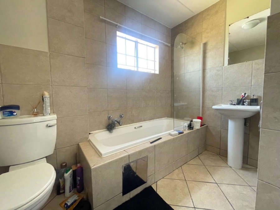 1 Bedroom Property for Sale in Terenure Gauteng