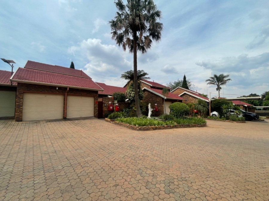 To Let 3 Bedroom Property for Rent in Birchleigh Gauteng
