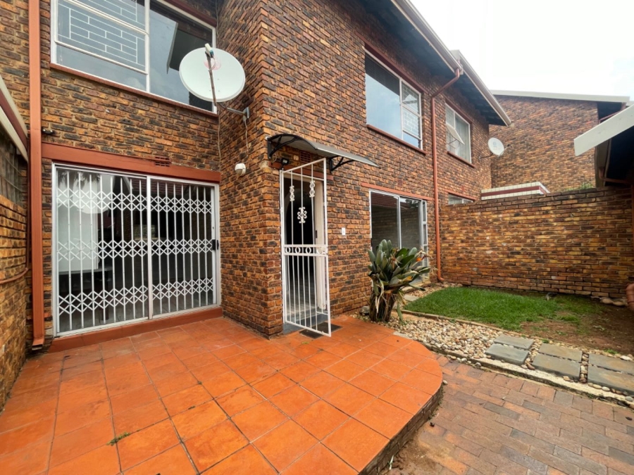 To Let 3 Bedroom Property for Rent in Birchleigh Gauteng