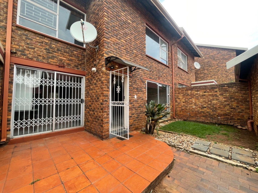 To Let 3 Bedroom Property for Rent in Birchleigh Gauteng
