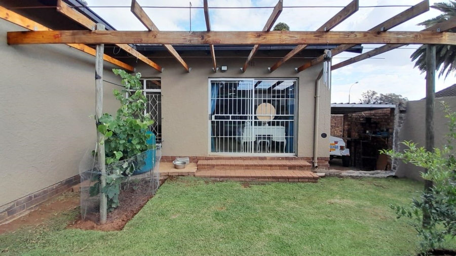 3 Bedroom Property for Sale in Birchleigh Gauteng