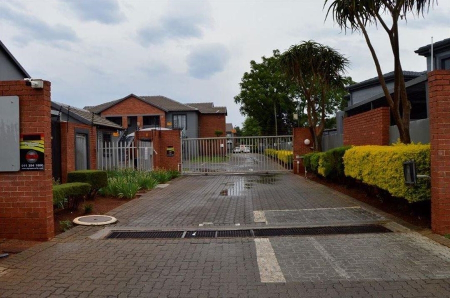 2 Bedroom Property for Sale in Birchleigh Gauteng