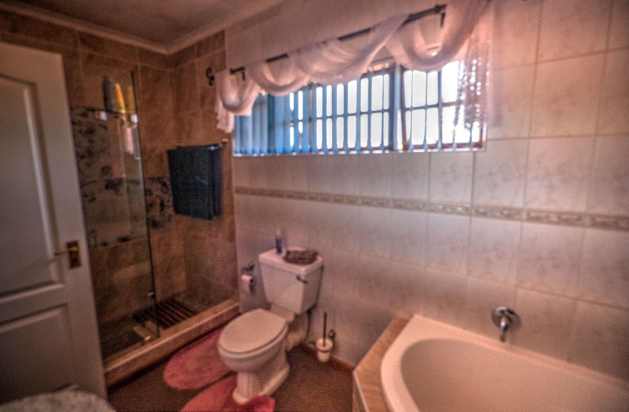3 Bedroom Property for Sale in Glen Marais Gauteng