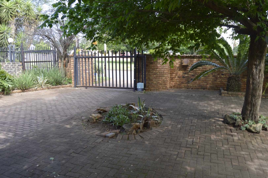 4 Bedroom Property for Sale in Edleen Gauteng