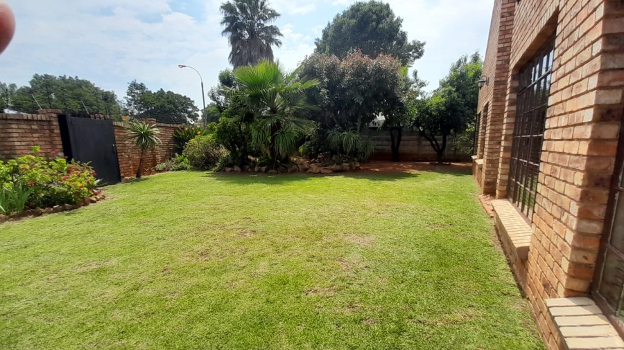 6 Bedroom Property for Sale in Birchleigh Gauteng