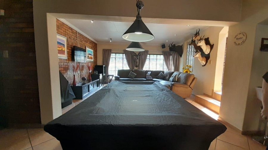 6 Bedroom Property for Sale in Birchleigh Gauteng