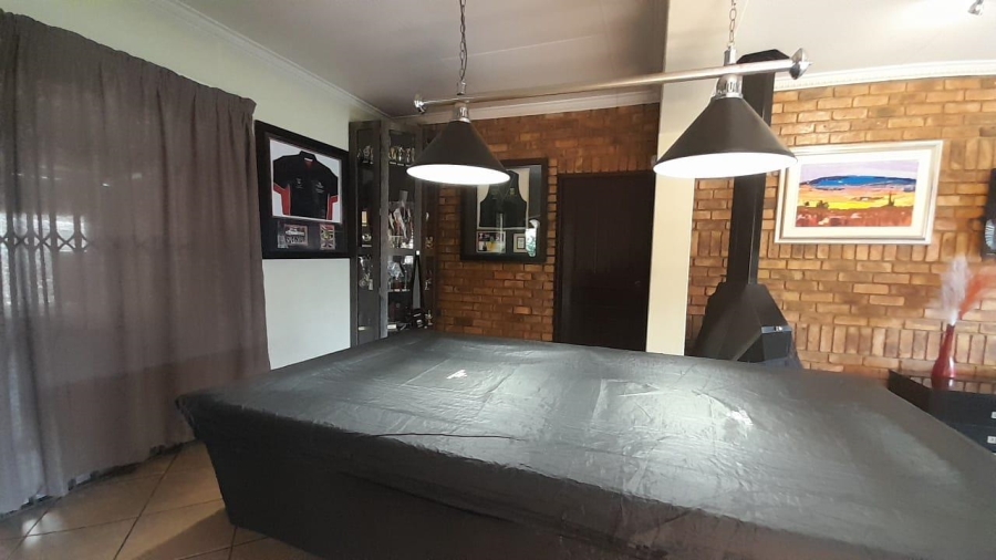 6 Bedroom Property for Sale in Birchleigh Gauteng