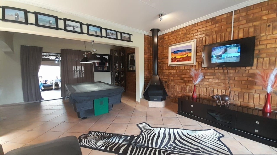6 Bedroom Property for Sale in Birchleigh Gauteng