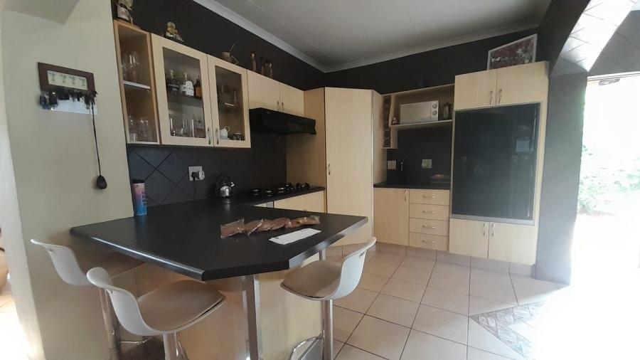 6 Bedroom Property for Sale in Birchleigh Gauteng