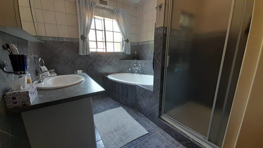 6 Bedroom Property for Sale in Birchleigh Gauteng