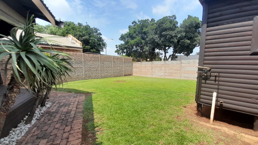 6 Bedroom Property for Sale in Birchleigh Gauteng