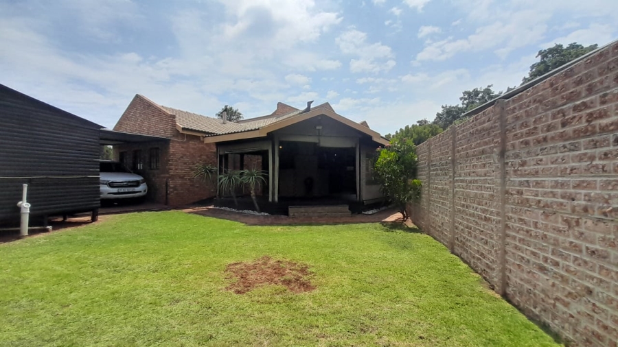 6 Bedroom Property for Sale in Birchleigh Gauteng