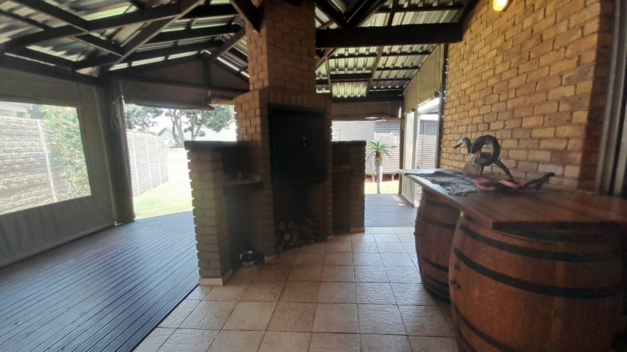 6 Bedroom Property for Sale in Birchleigh Gauteng