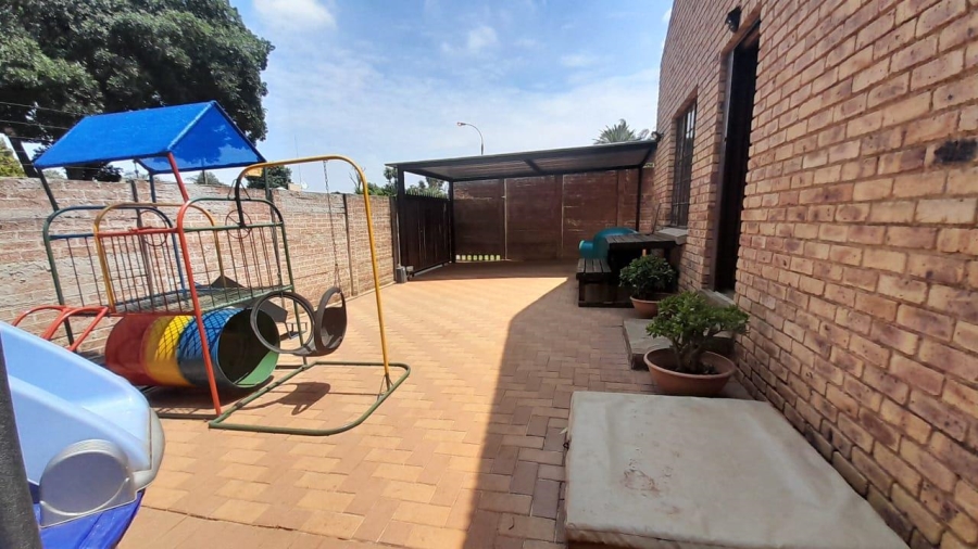6 Bedroom Property for Sale in Birchleigh Gauteng