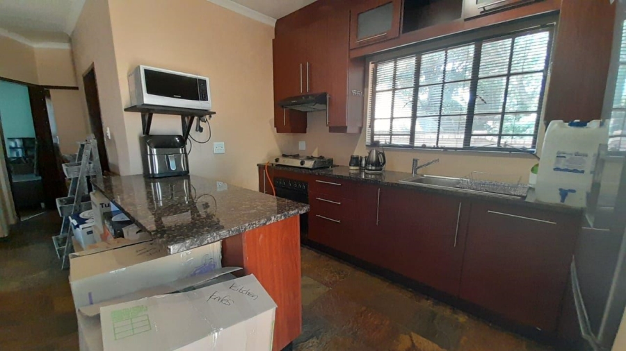 6 Bedroom Property for Sale in Birchleigh Gauteng