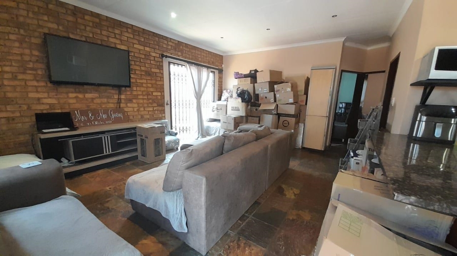 6 Bedroom Property for Sale in Birchleigh Gauteng