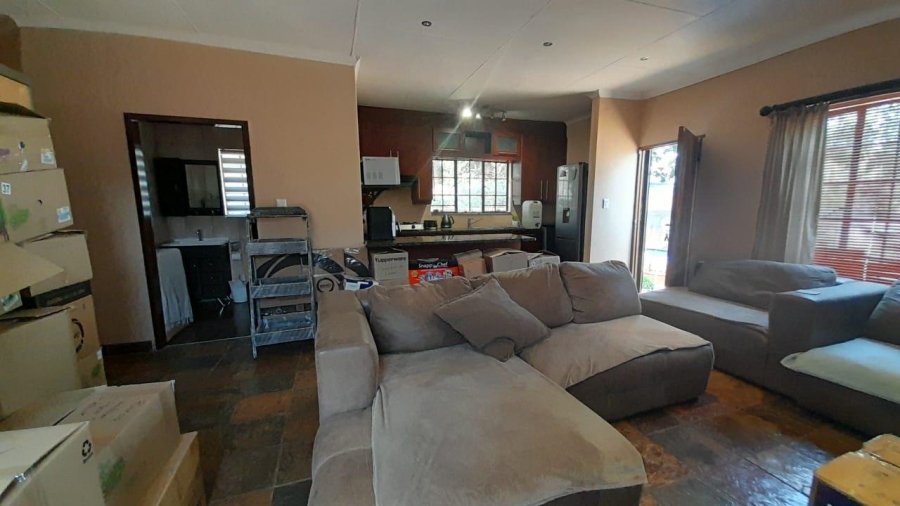6 Bedroom Property for Sale in Birchleigh Gauteng
