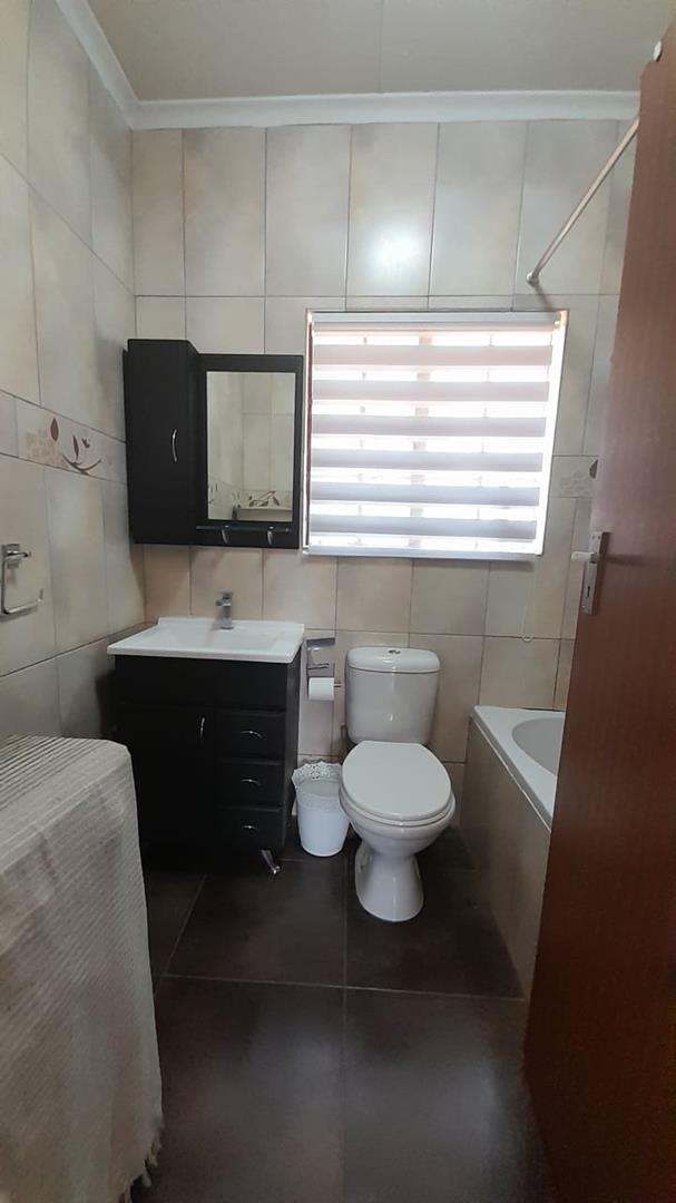 6 Bedroom Property for Sale in Birchleigh Gauteng