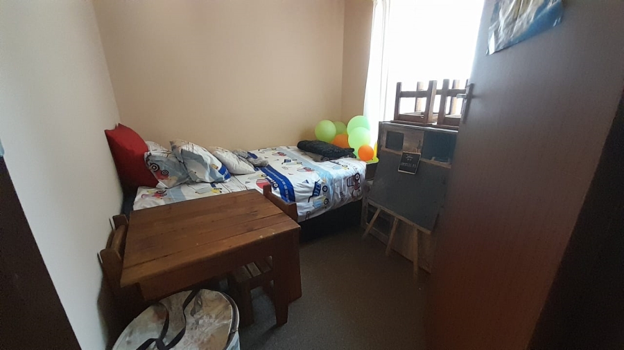 6 Bedroom Property for Sale in Birchleigh Gauteng