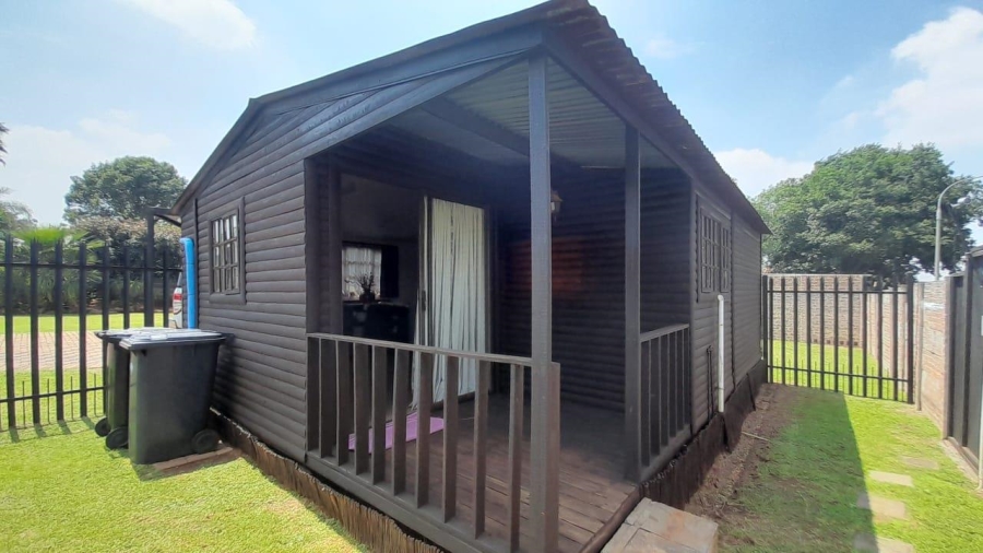 6 Bedroom Property for Sale in Birchleigh Gauteng