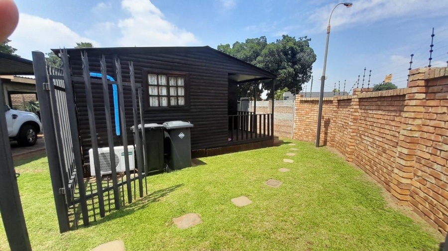 6 Bedroom Property for Sale in Birchleigh Gauteng