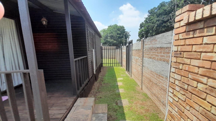 6 Bedroom Property for Sale in Birchleigh Gauteng