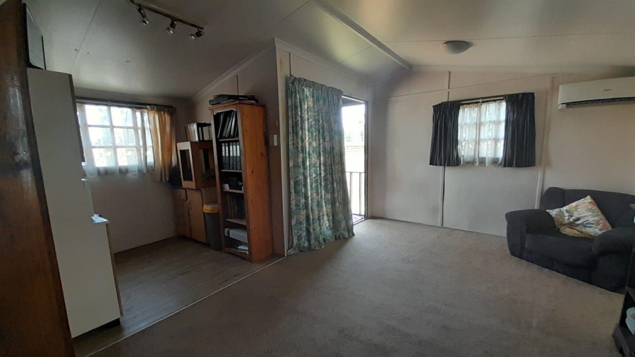 6 Bedroom Property for Sale in Birchleigh Gauteng