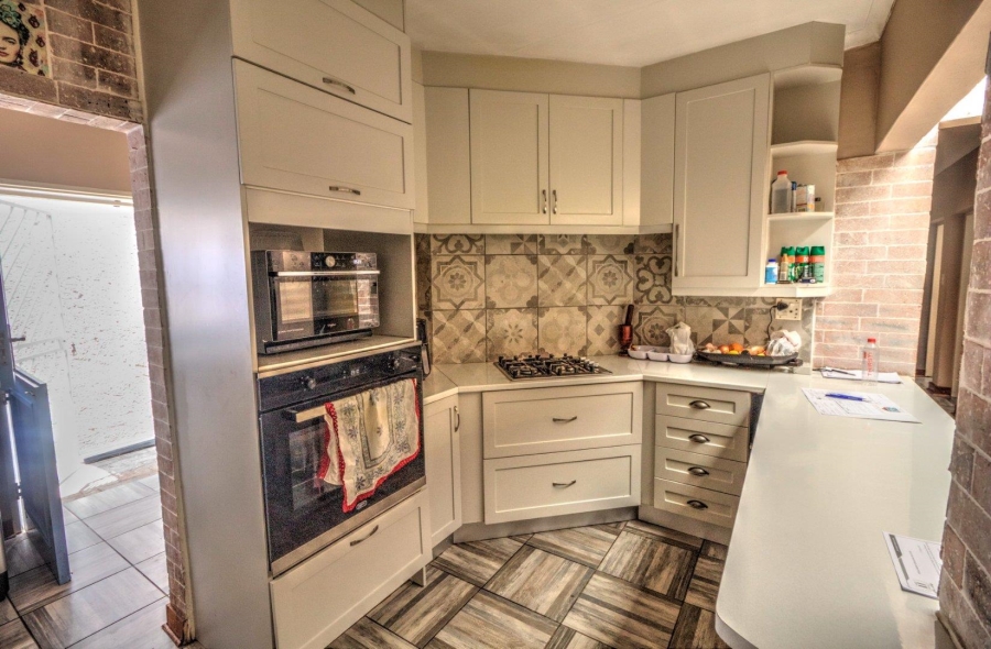 4 Bedroom Property for Sale in Glen Marais Gauteng