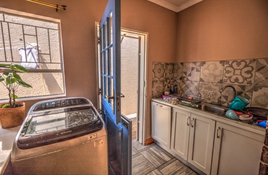 4 Bedroom Property for Sale in Glen Marais Gauteng