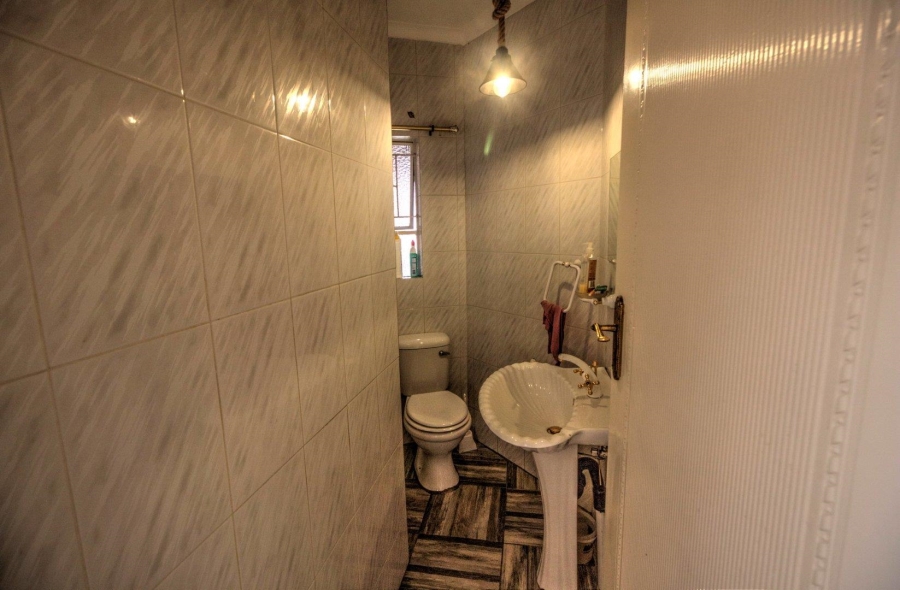 4 Bedroom Property for Sale in Glen Marais Gauteng