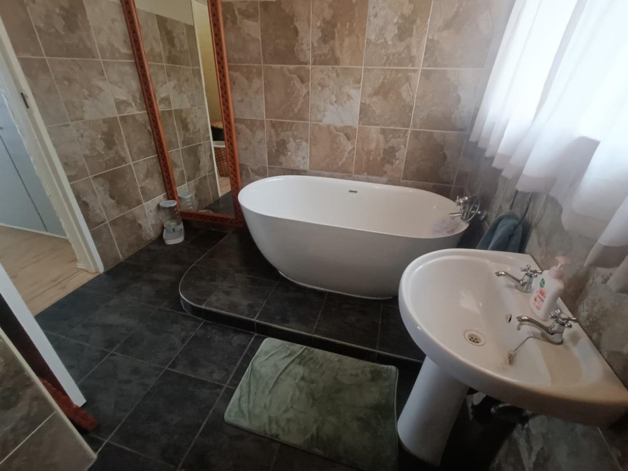 3 Bedroom Property for Sale in Hennopspark Gauteng