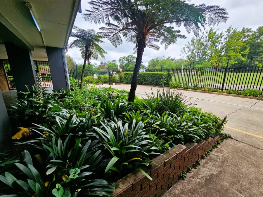 2 Bedroom Property for Sale in Queenswood Gauteng