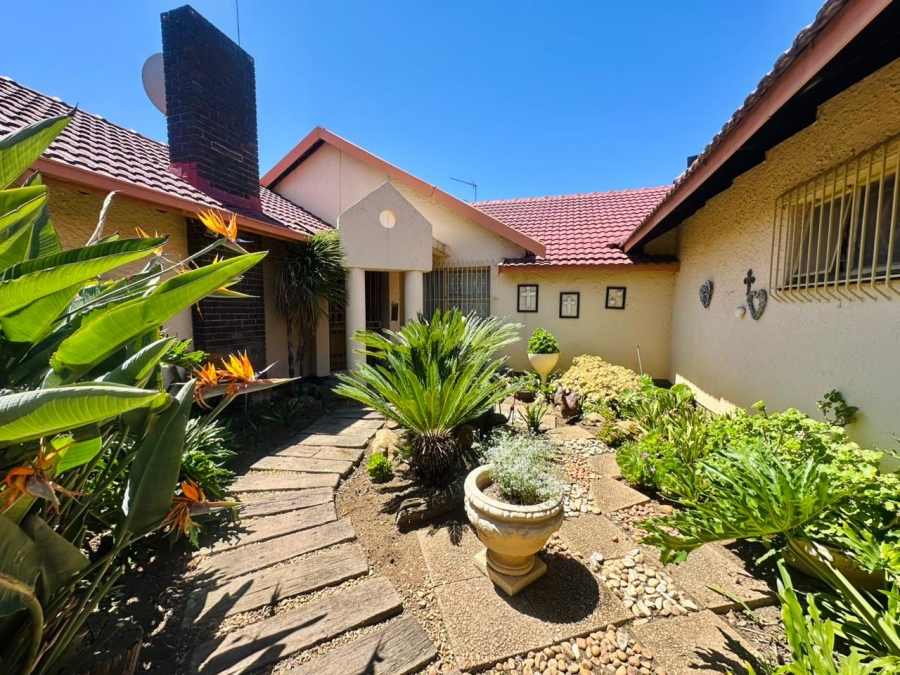 4 Bedroom Property for Sale in Brackenhurst Gauteng