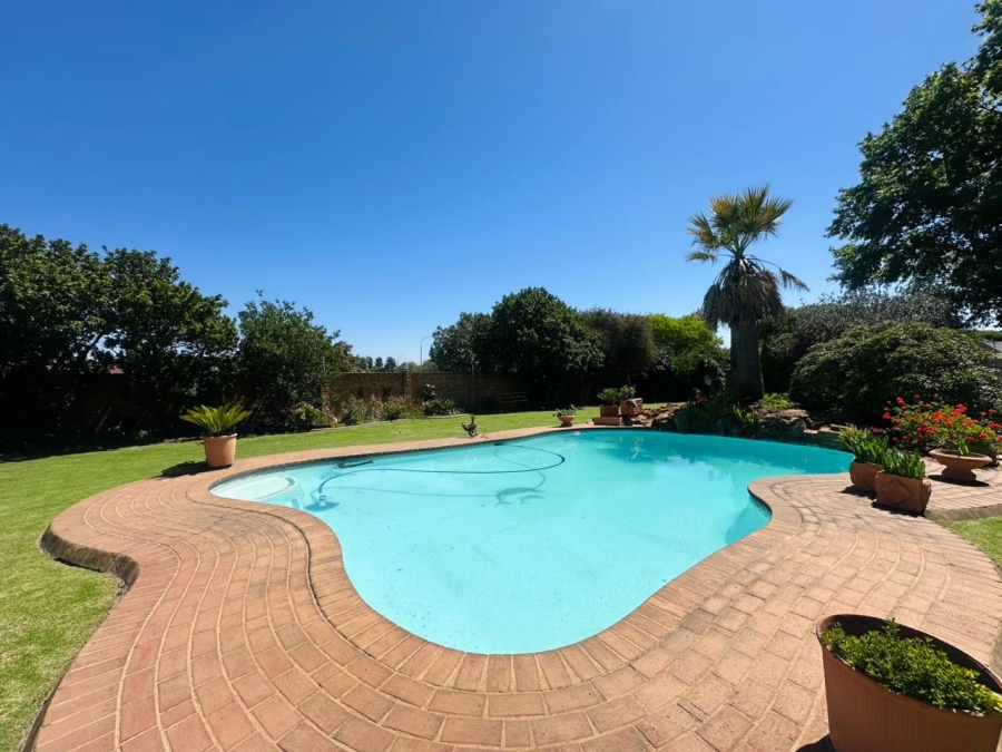 4 Bedroom Property for Sale in Brackenhurst Gauteng