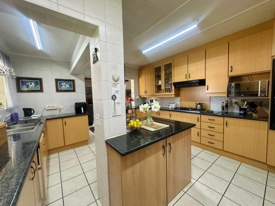 4 Bedroom Property for Sale in Brackenhurst Gauteng