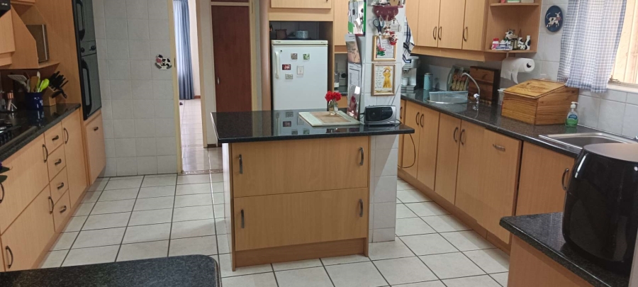 4 Bedroom Property for Sale in Brackenhurst Gauteng