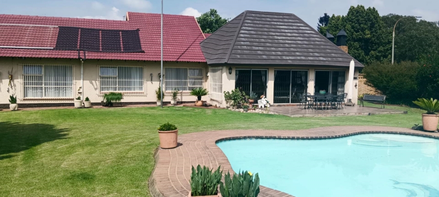 4 Bedroom Property for Sale in Brackenhurst Gauteng