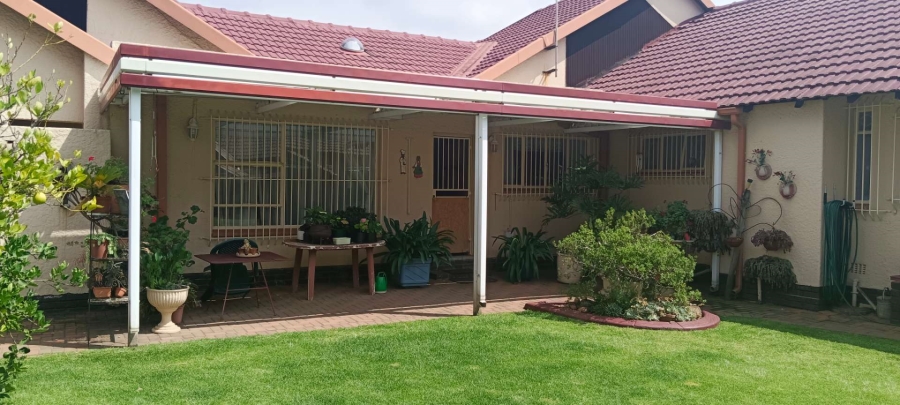 4 Bedroom Property for Sale in Brackenhurst Gauteng