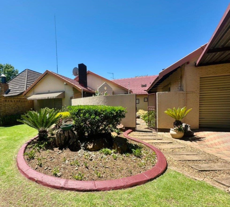 4 Bedroom Property for Sale in Brackenhurst Gauteng